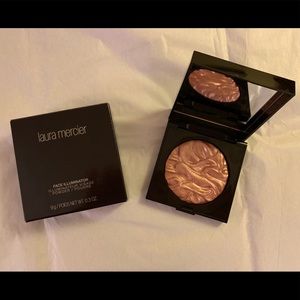 LAURA MERCIER highlighter in color “Inspiration”